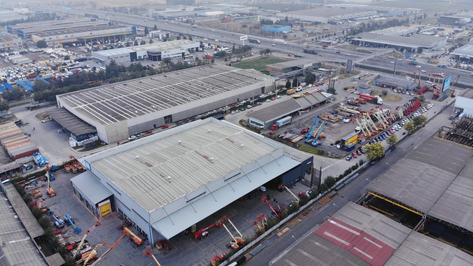 Edificio de talleres y Ofcinas Alo Rental