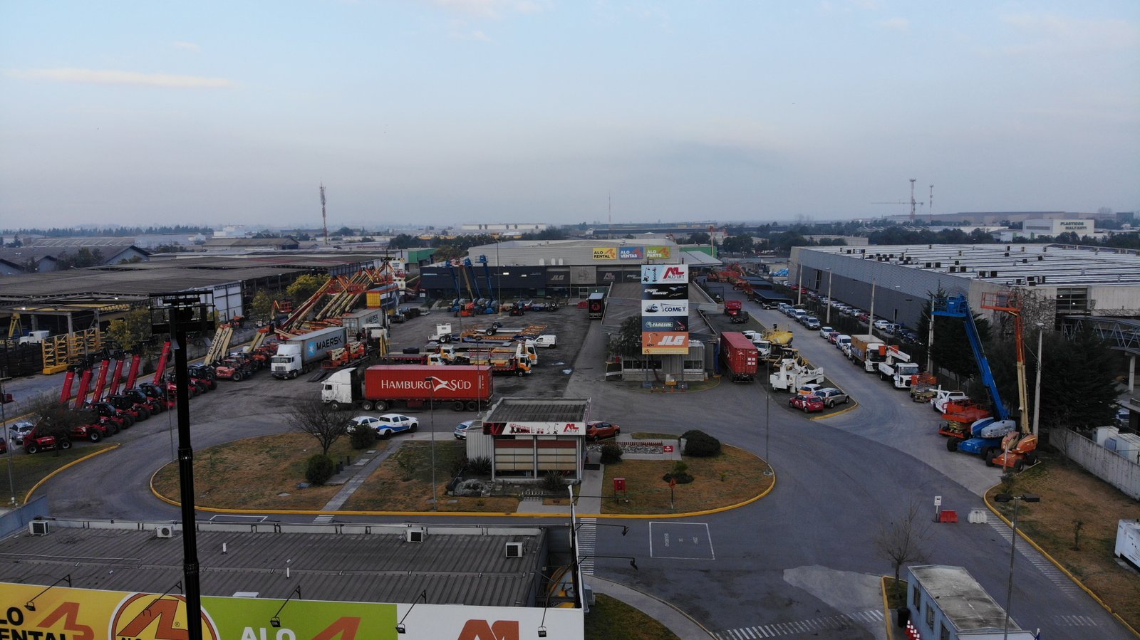 Edificio de talleres y Ofcinas Alo Rental